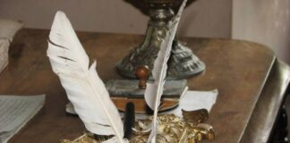 ГУФТУГӮЙИ ЭҶОДӢ БО АДИБОНИ ҶАВОН